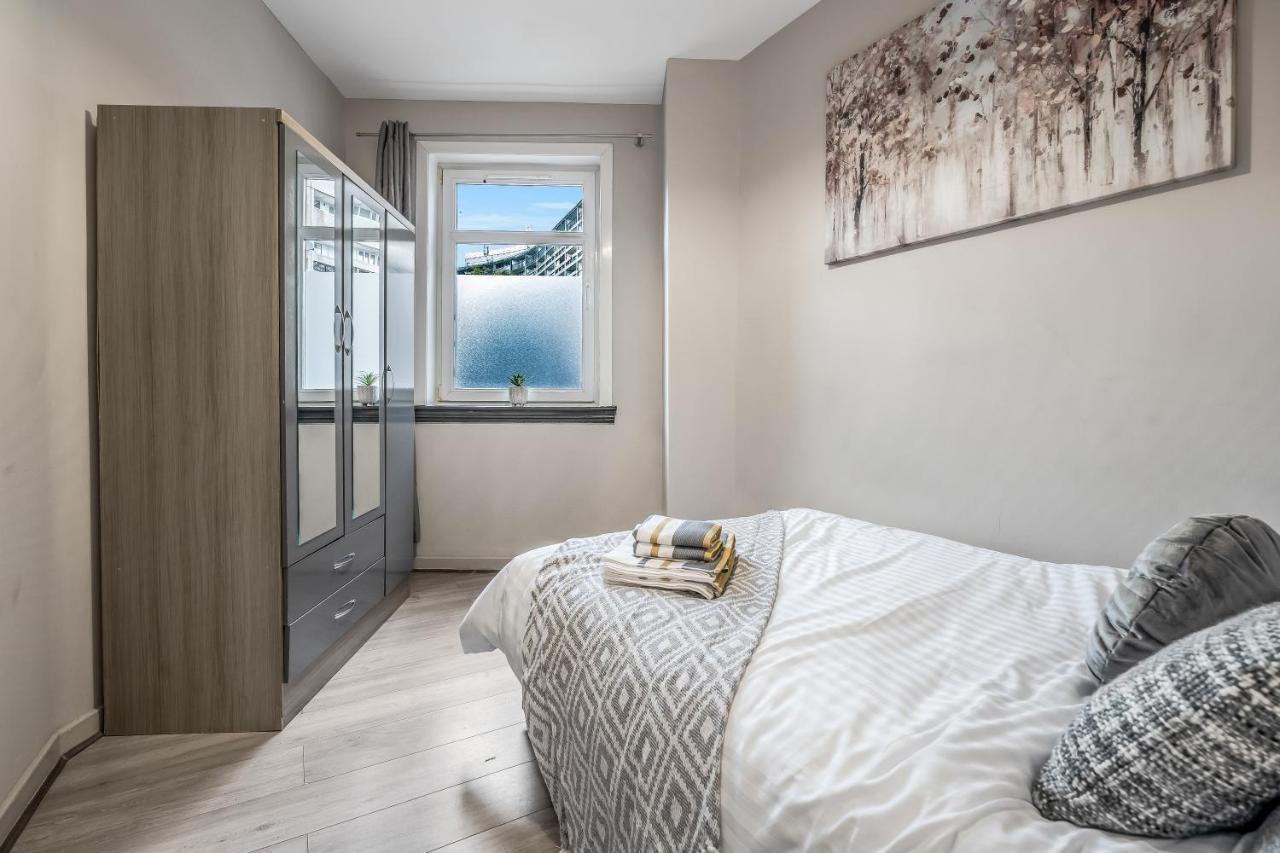 Private Ground Floor Main Door Entrance - Spacious 2 Bedroom Property - The Shore, Leith Edinburg Exteriör bild