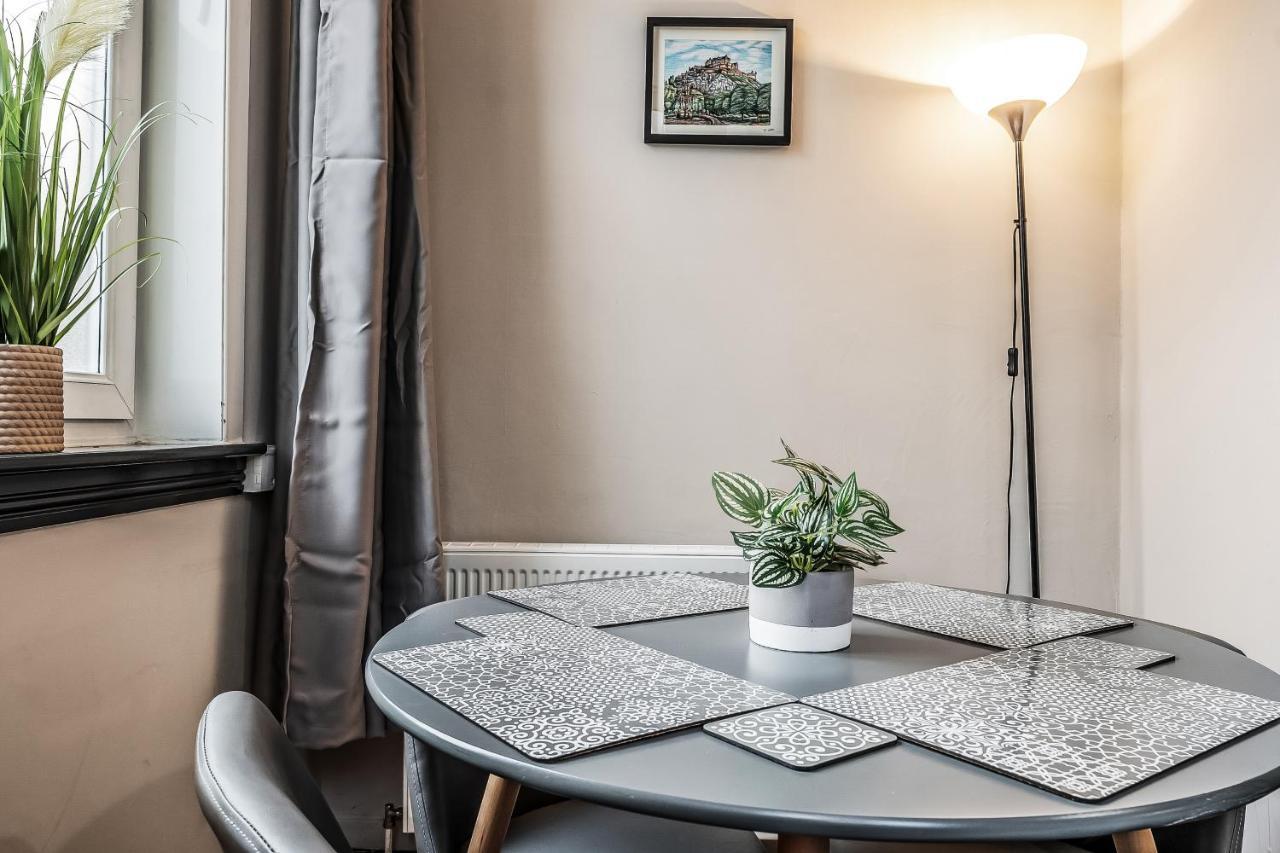 Private Ground Floor Main Door Entrance - Spacious 2 Bedroom Property - The Shore, Leith Edinburg Exteriör bild