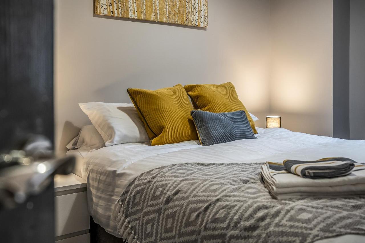 Private Ground Floor Main Door Entrance - Spacious 2 Bedroom Property - The Shore, Leith Edinburg Exteriör bild