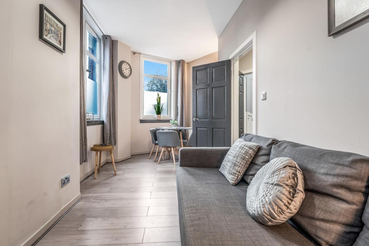 Private Ground Floor Main Door Entrance - Spacious 2 Bedroom Property - The Shore, Leith Edinburg Exteriör bild