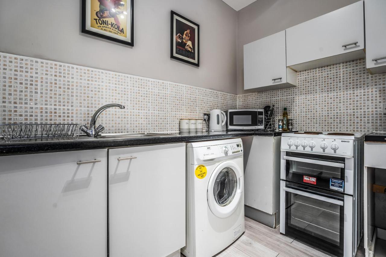 Private Ground Floor Main Door Entrance - Spacious 2 Bedroom Property - The Shore, Leith Edinburg Exteriör bild